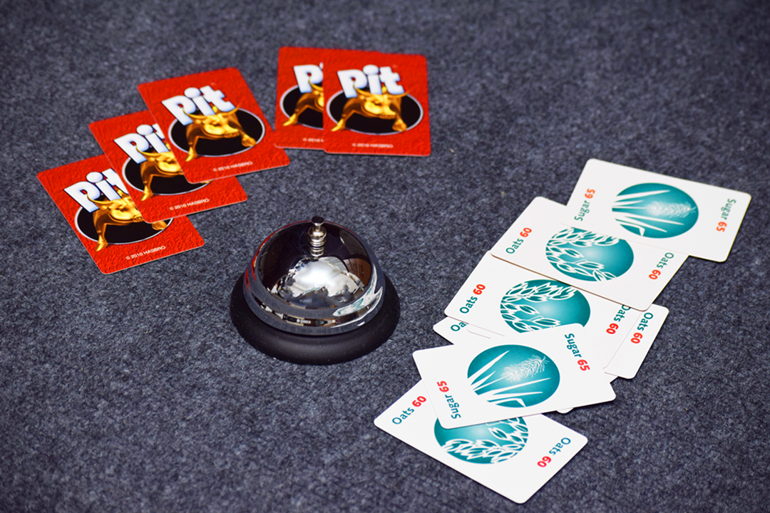 交流会で遊ぶ予定のボードゲーム「PIT」の写真
