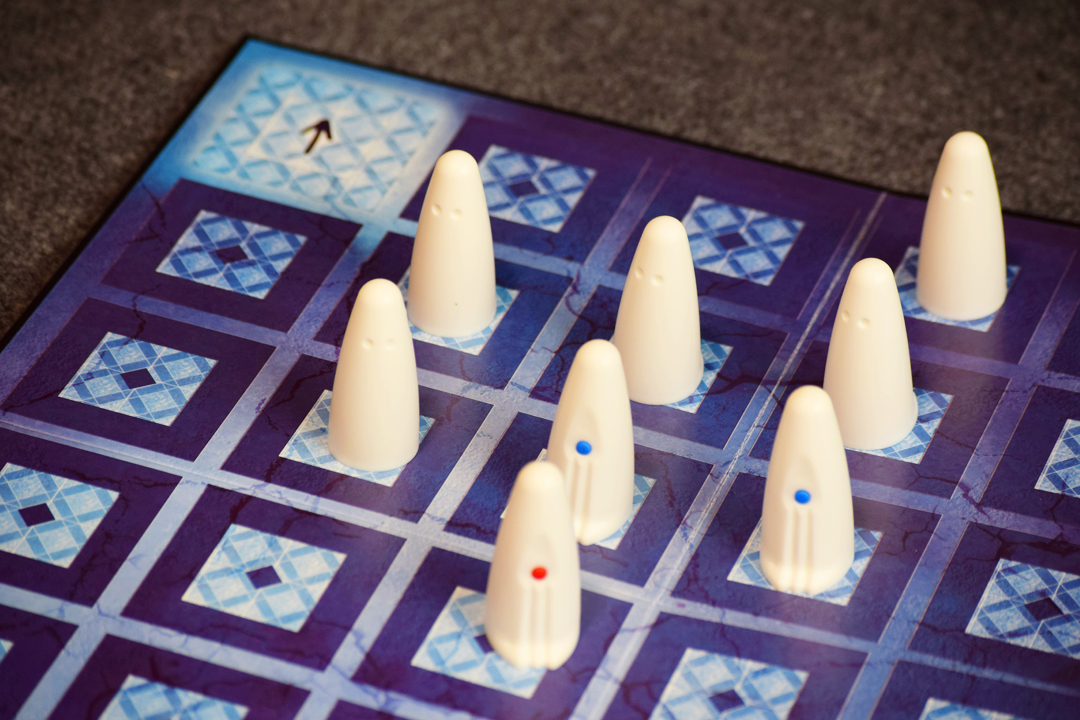 交流会で遊ぶ予定のボードゲーム「ガイスター」の写真